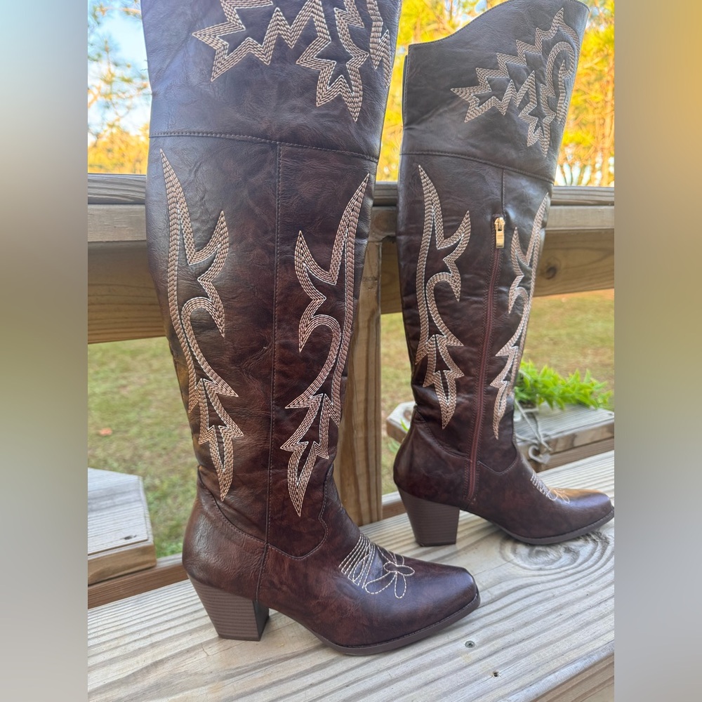 BNIB! Beautiful chocolate marbled brown over the knee boutique cowgirl boots 😍